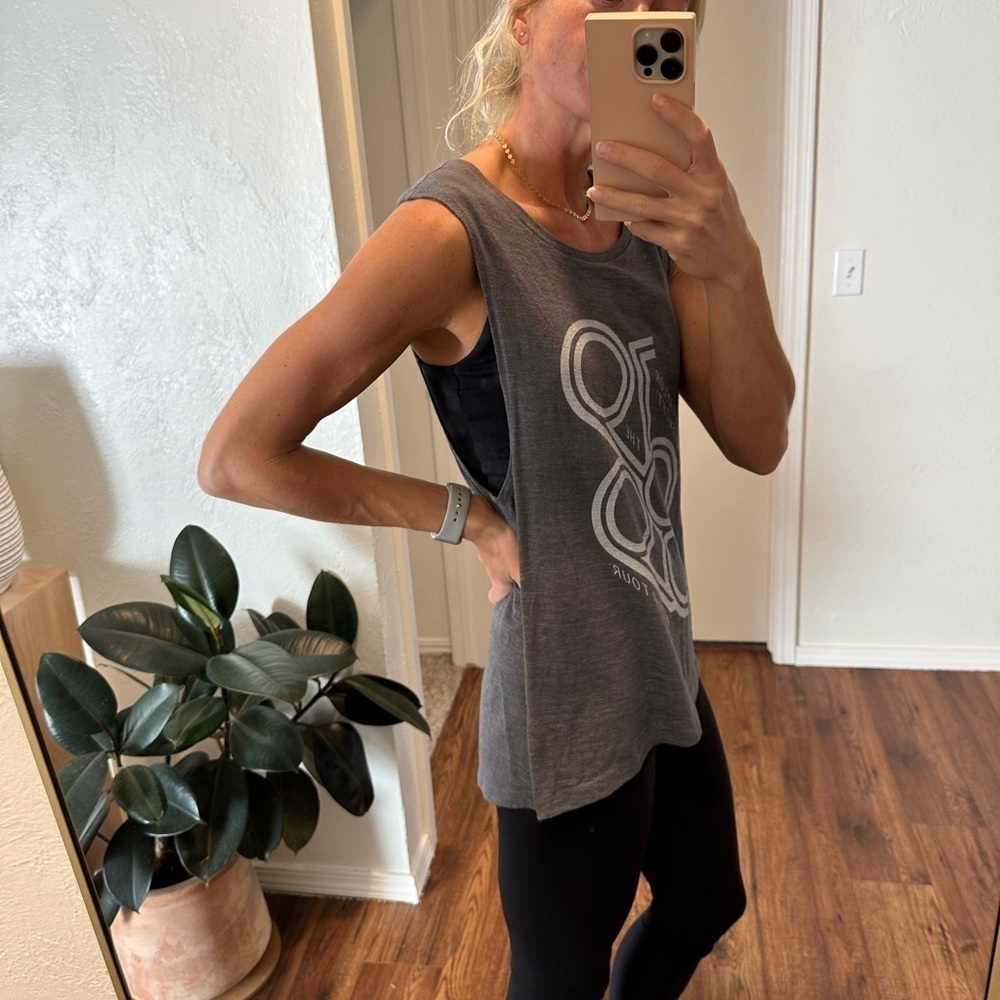 🌟SALE🌟 Taylor Swift 1989 Wold Tour gray muscle tank - Picture 6 of 6